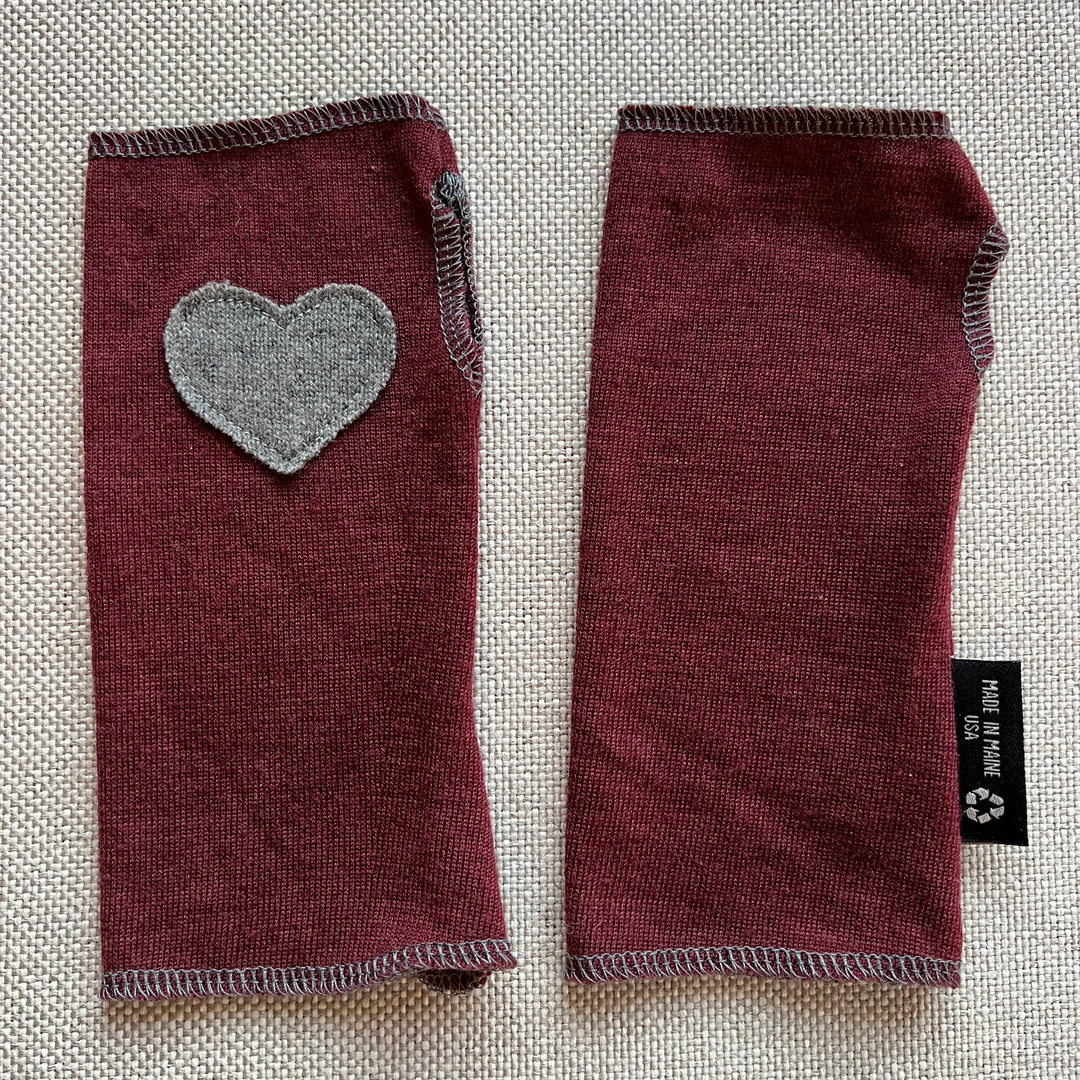 Fingerless Mittens Short, Maroon with Grey Heart