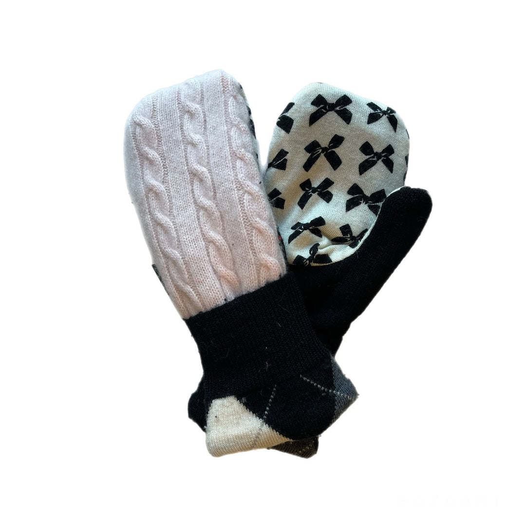 Womens Pink and Bow Pattern Mittens