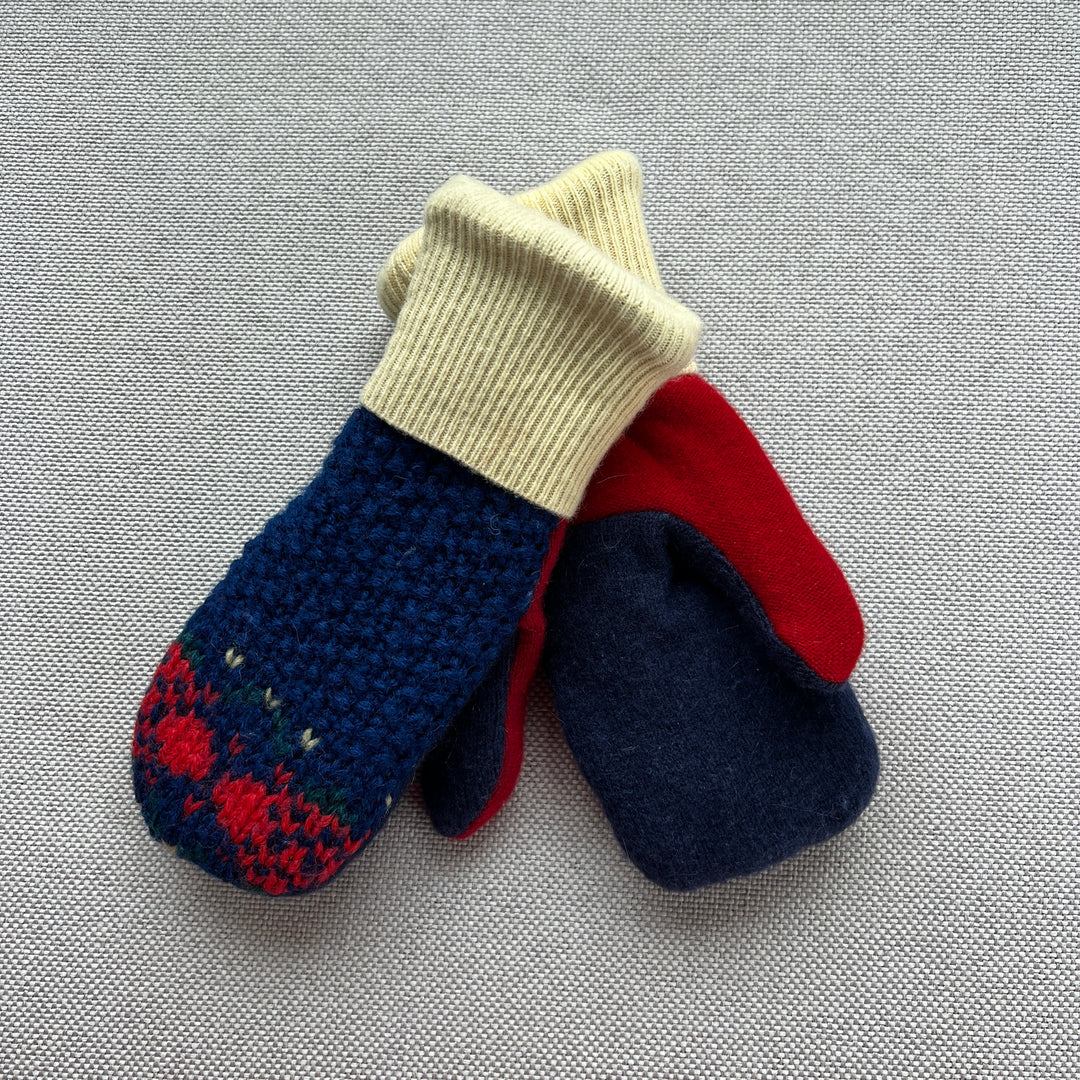 kids recycled sweater mittens, size medium, 800